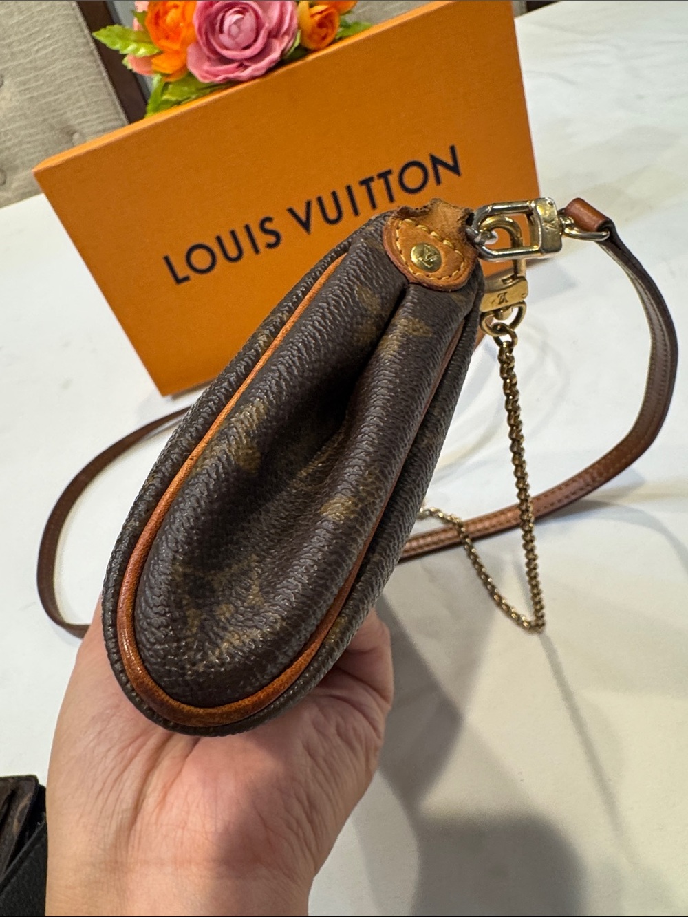 Authentic Louis Vuitton Eva Monogram Canvas Crossbody Bag - Picture 4 of 13